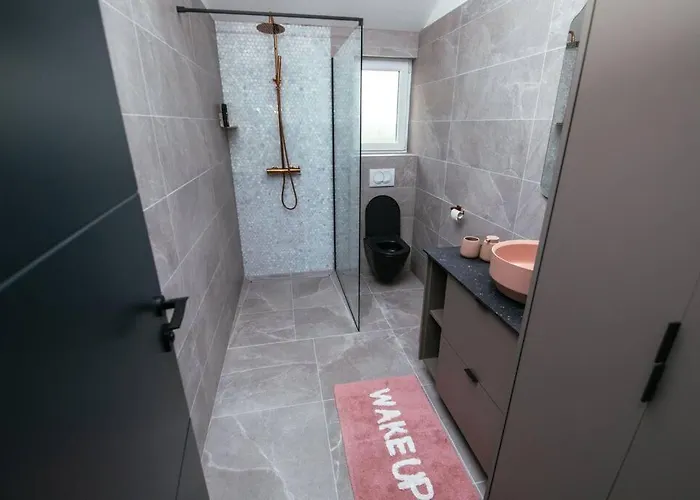 Сasa de vacaciones Sofia - Quiet Village&quick Highway Close To Biograd Na Moru&zadar *