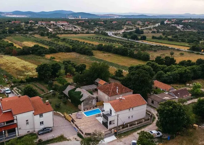 Сasa de vacaciones Sofia - Quiet Village&quick Highway Close To Biograd Na Moru&zadar *